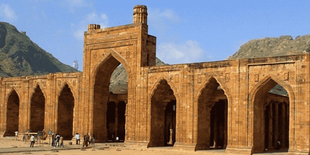 Adhai Din Ka Jhonpra in Ajmer, historic mosque and tourist attraction