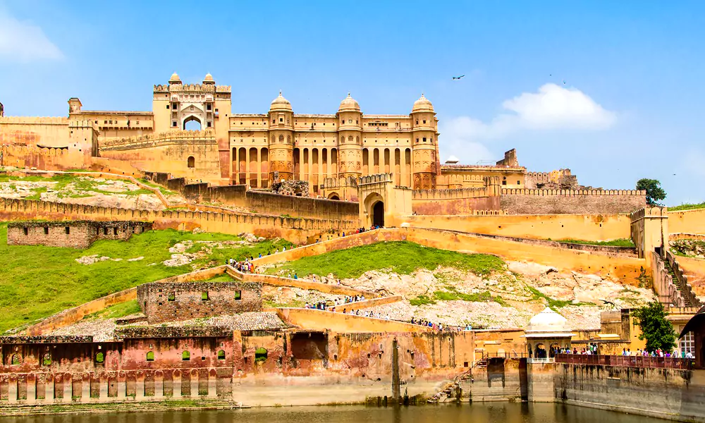 Amer Fort included in Jaipur tour package showcasing historic fort and architecture