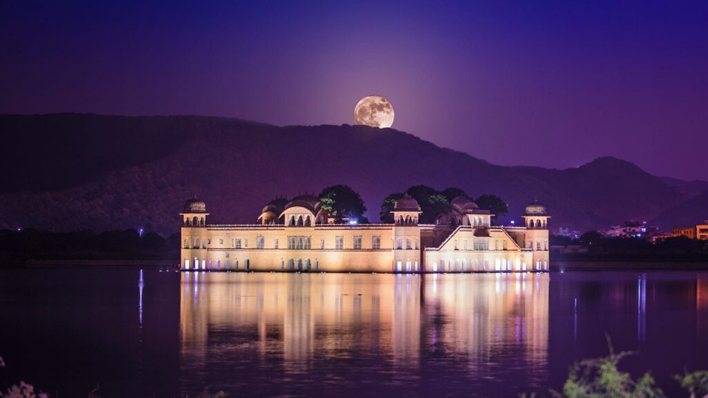 Jal Mahal included in Jaipur tour package, stunning palace in the middle of Man Sagar Lake