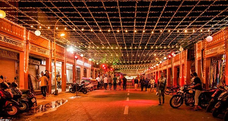 Johari Bazaar and Bapu Bazaar included in Jaipur tour package, famous shopping destinations for tourists