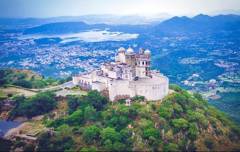Monsoon Palace included in Udaipur tour package, scenic hilltop palace overlooking Fateh Sagar Lake